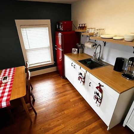 Fiesinger House - Private 3-Bd Unit In Historic Home, Downtown ساندسكاي المظهر الخارجي الصورة