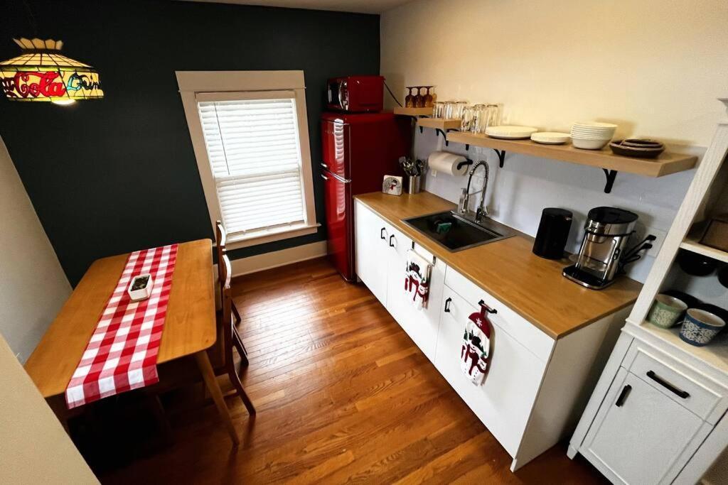 Fiesinger House - Private 3-Bd Unit In Historic Home, Downtown ساندسكاي المظهر الخارجي الصورة