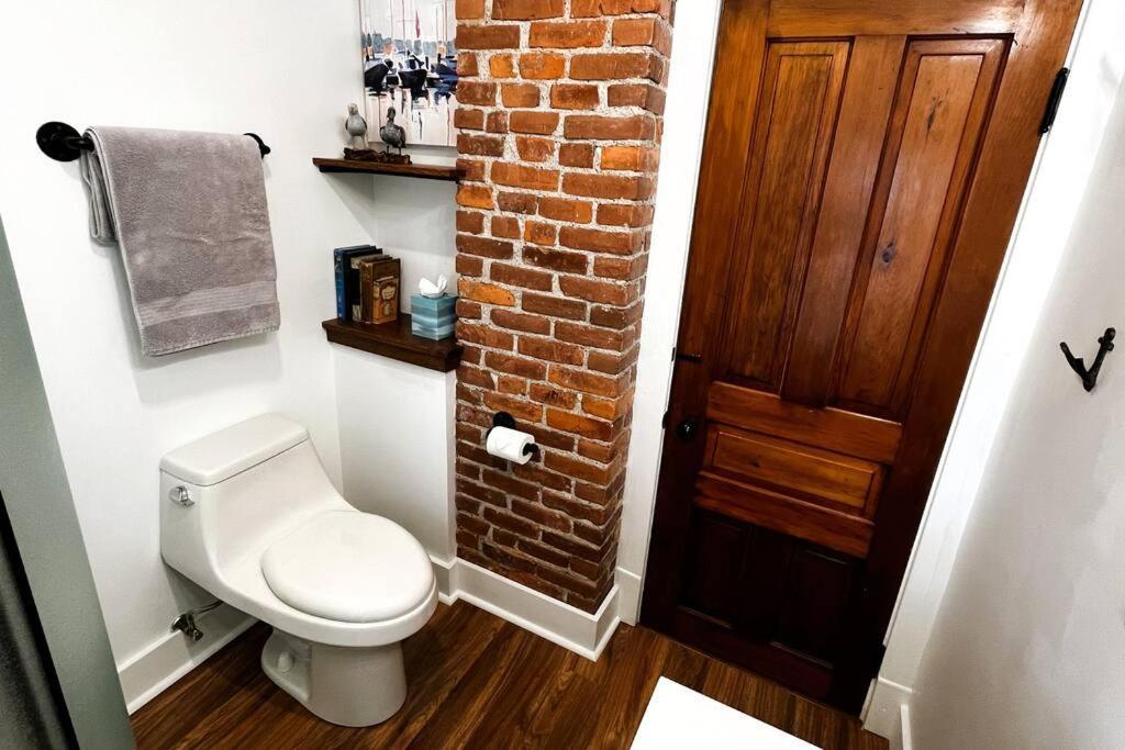 Fiesinger House - Private 3-Bd Unit In Historic Home, Downtown ساندسكاي المظهر الخارجي الصورة